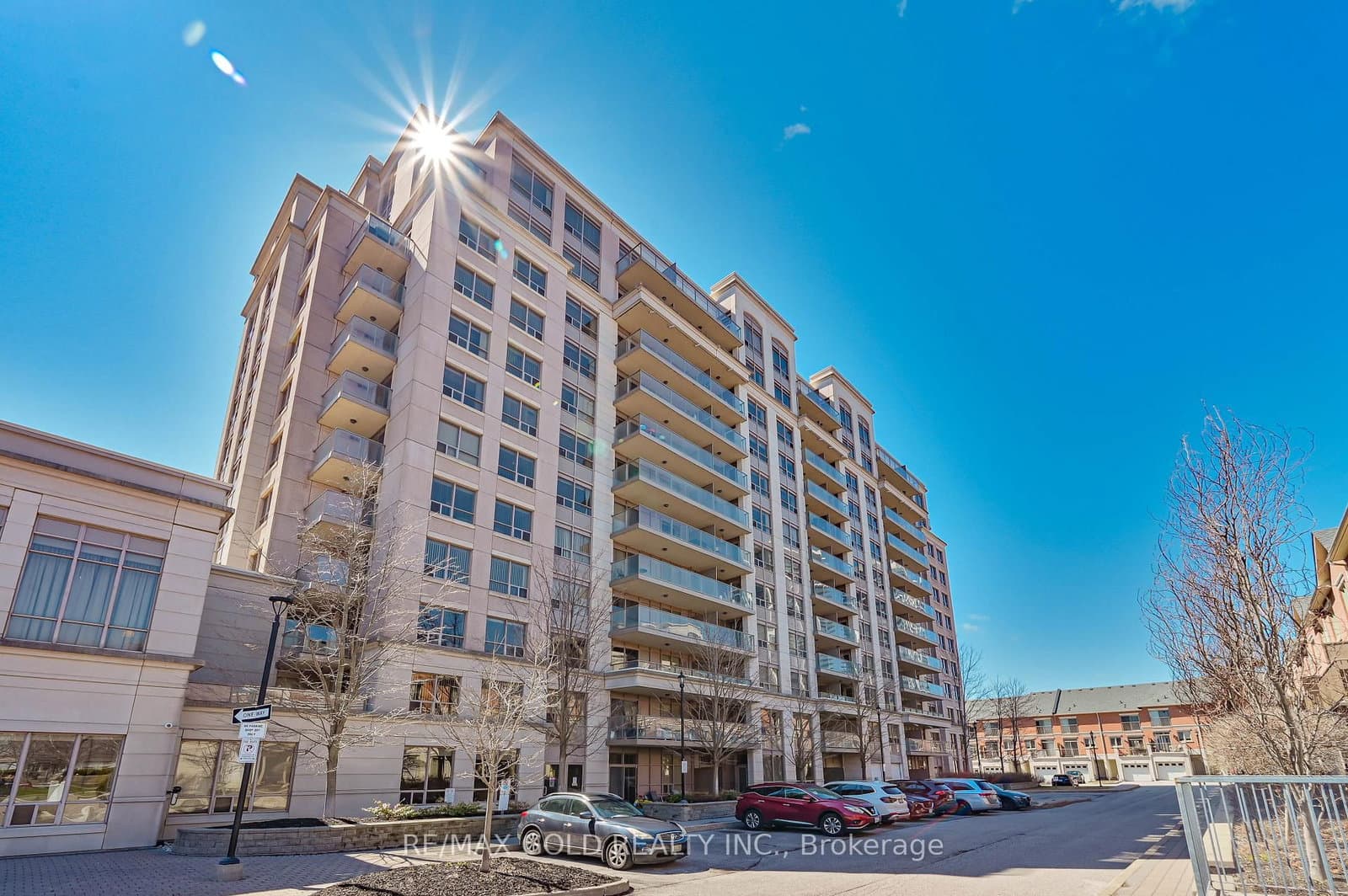 #319 - 37 Galleria Parkway