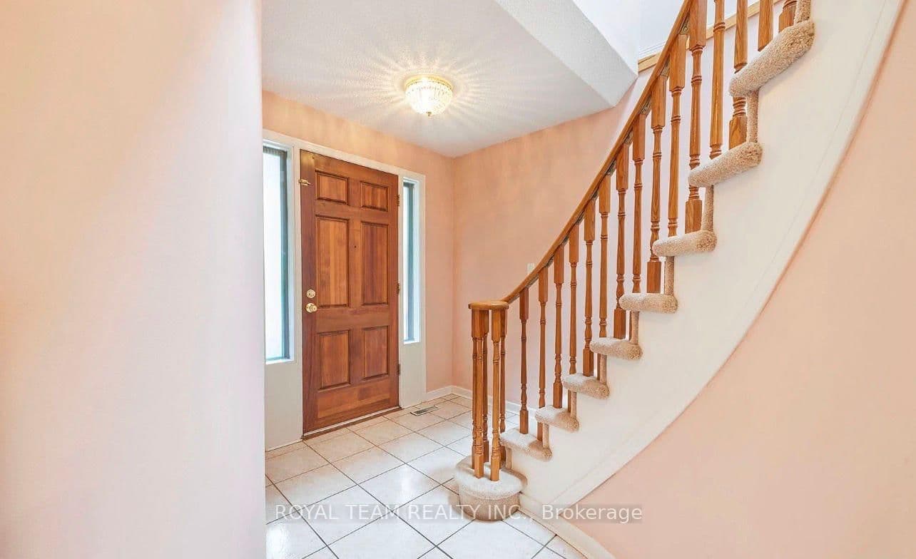 28 Oakmount Crescent thumbnail 3
