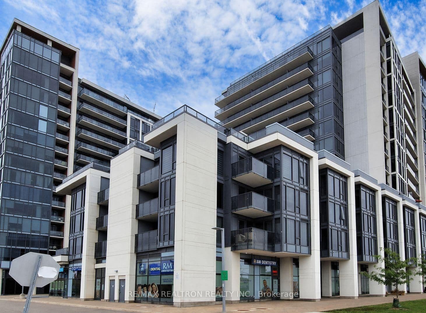 9618 Yonge Street, Unit Lph8