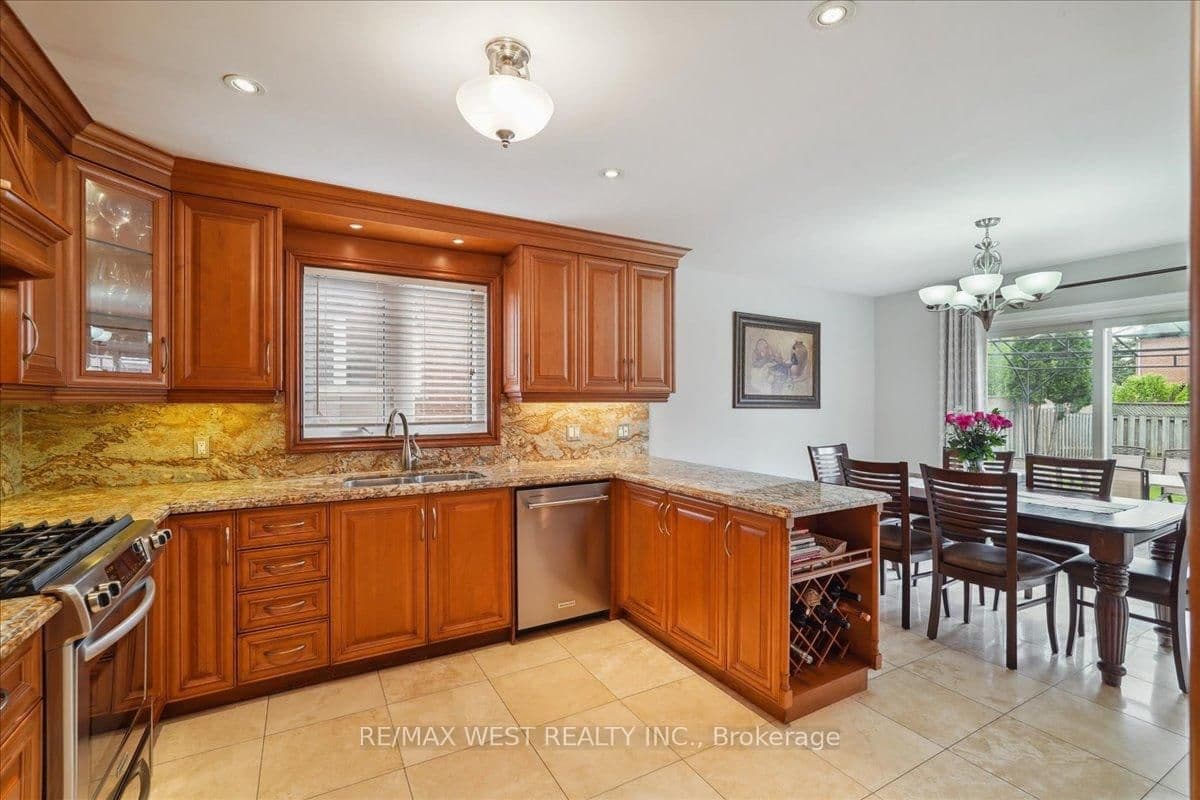 15 Brownlee Avenue thumbnail 11