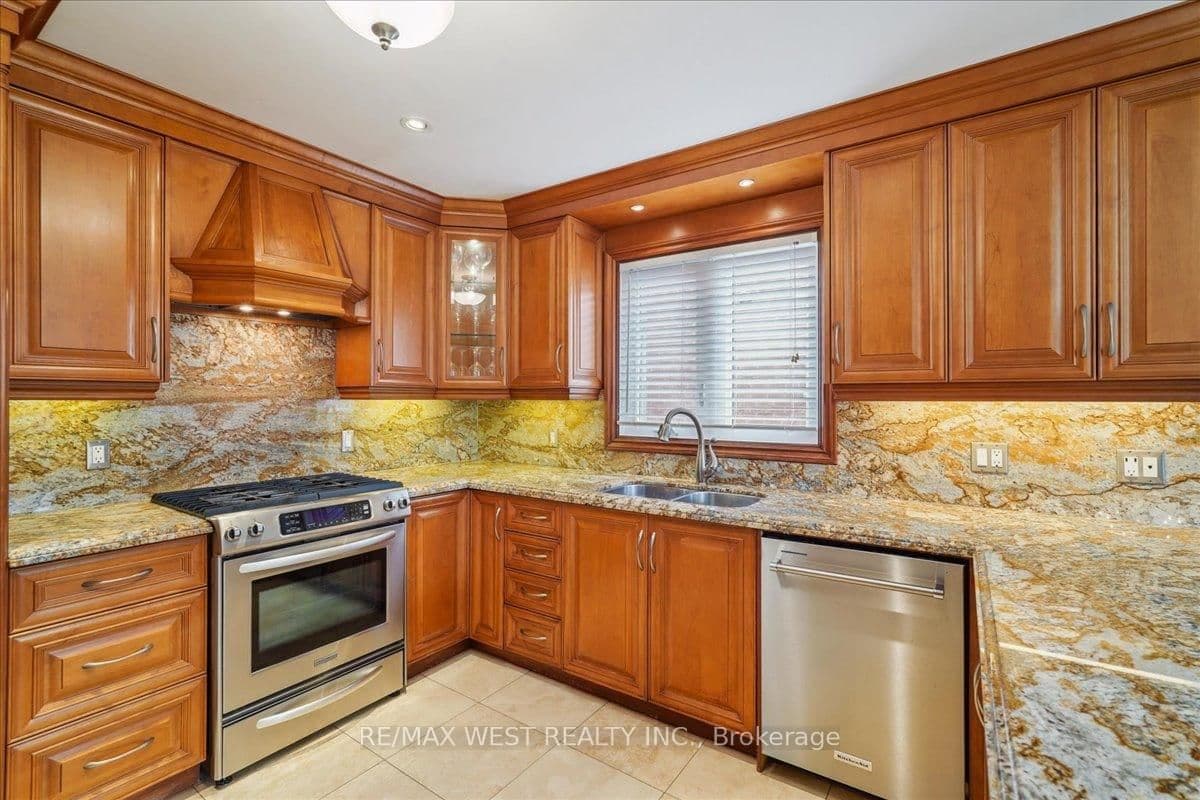 15 Brownlee Avenue thumbnail 12