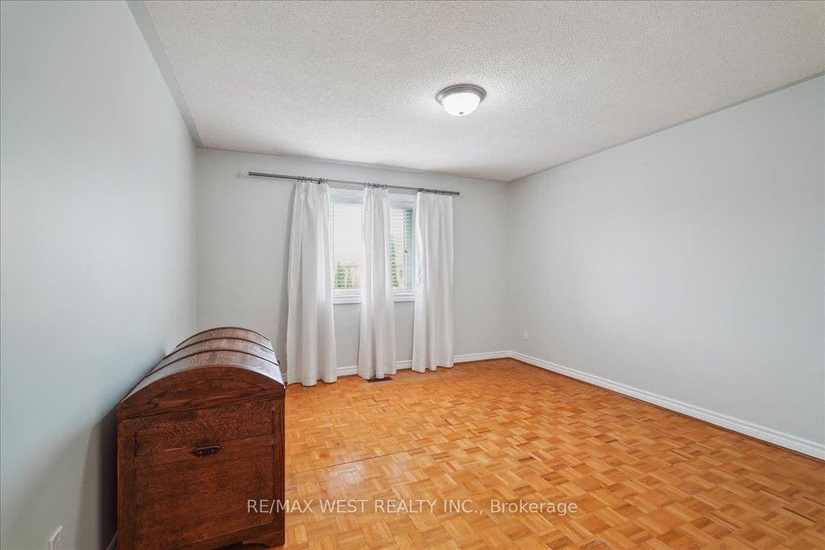 15 Brownlee Avenue thumbnail 20