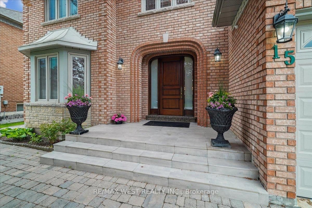 15 Brownlee Avenue thumbnail 3
