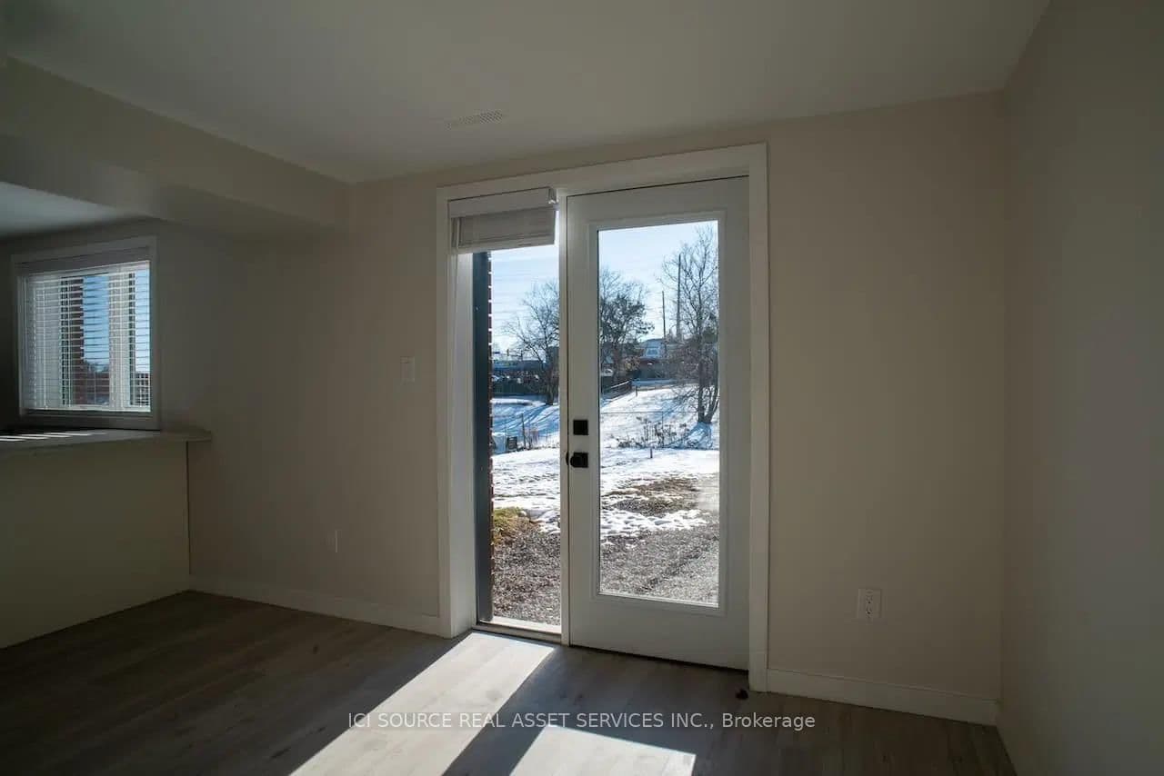 200 John Street W, Unit B thumbnail 2