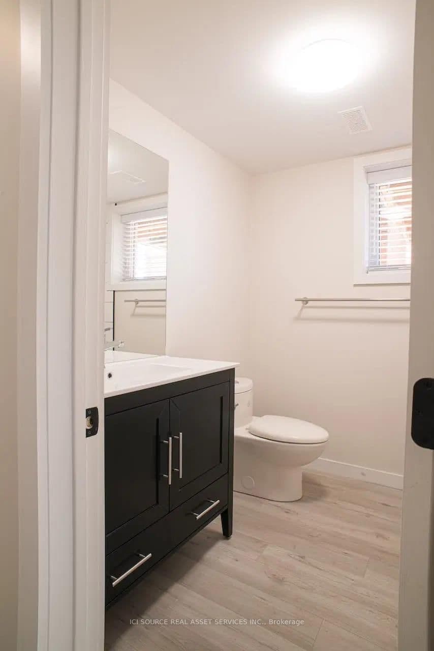 200 John Street W, Unit B thumbnail 5