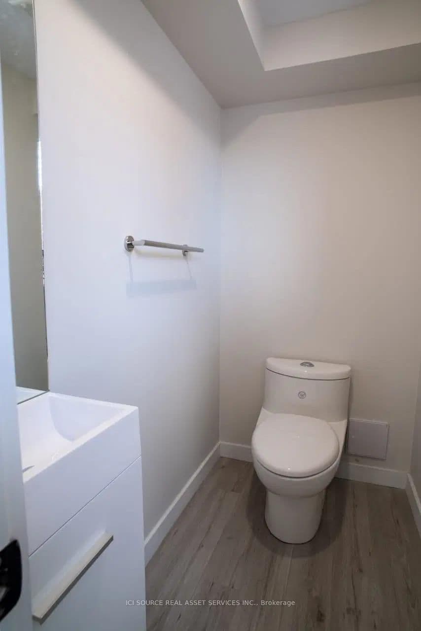 200 John Street W, Unit B thumbnail 7