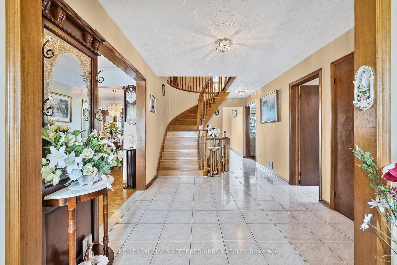 160 Miller Park Avenue thumbnail 3