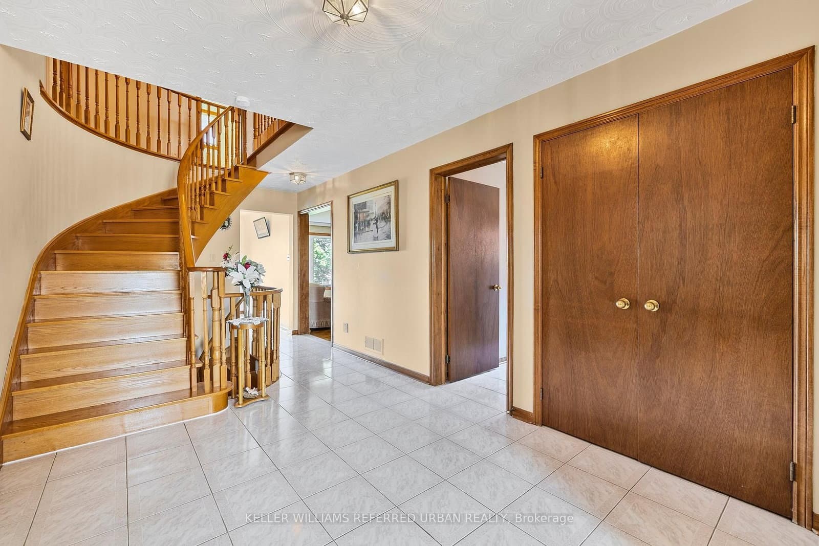 160 Miller Park Avenue thumbnail 4