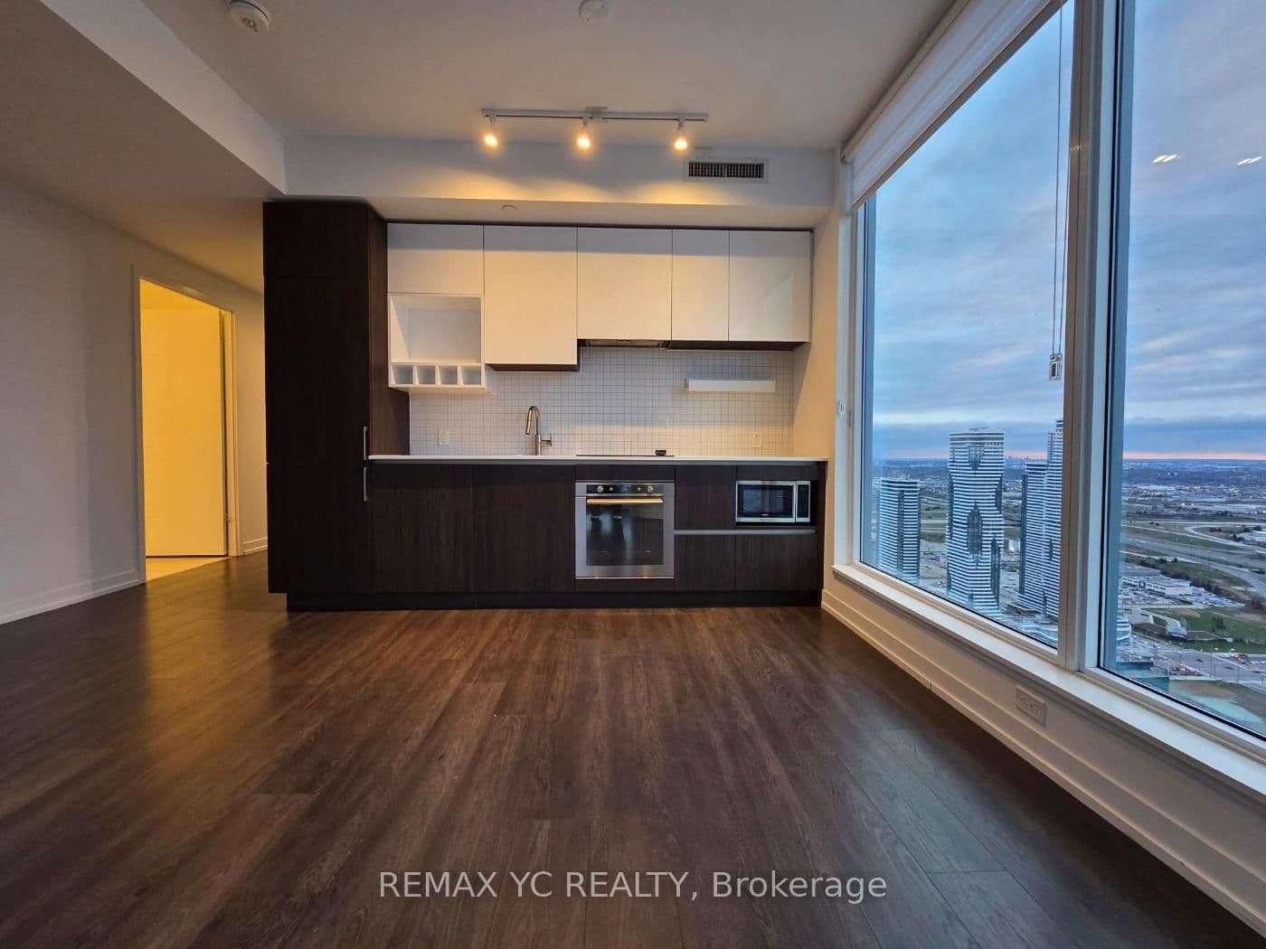 #5810 - 5 Buttermill Avenue