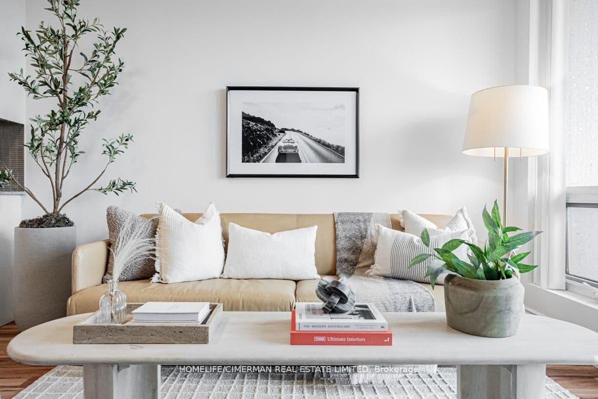 #1211B - 9090 Yonge Street
