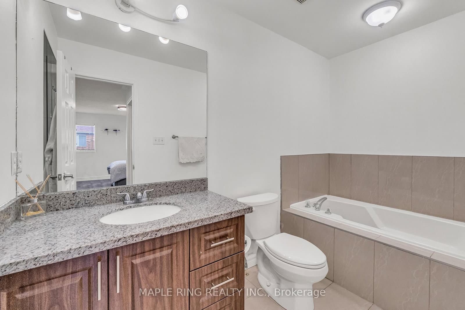36 Laurelhurst Crescent thumbnail 18