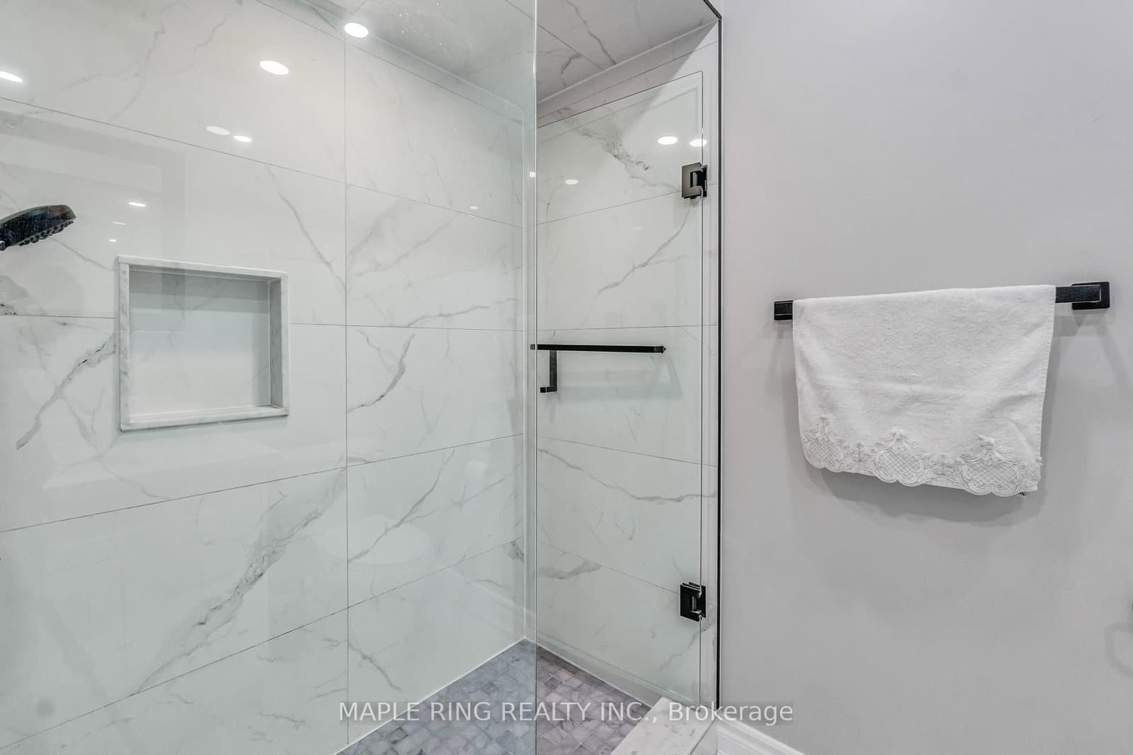 36 Laurelhurst Crescent thumbnail 26