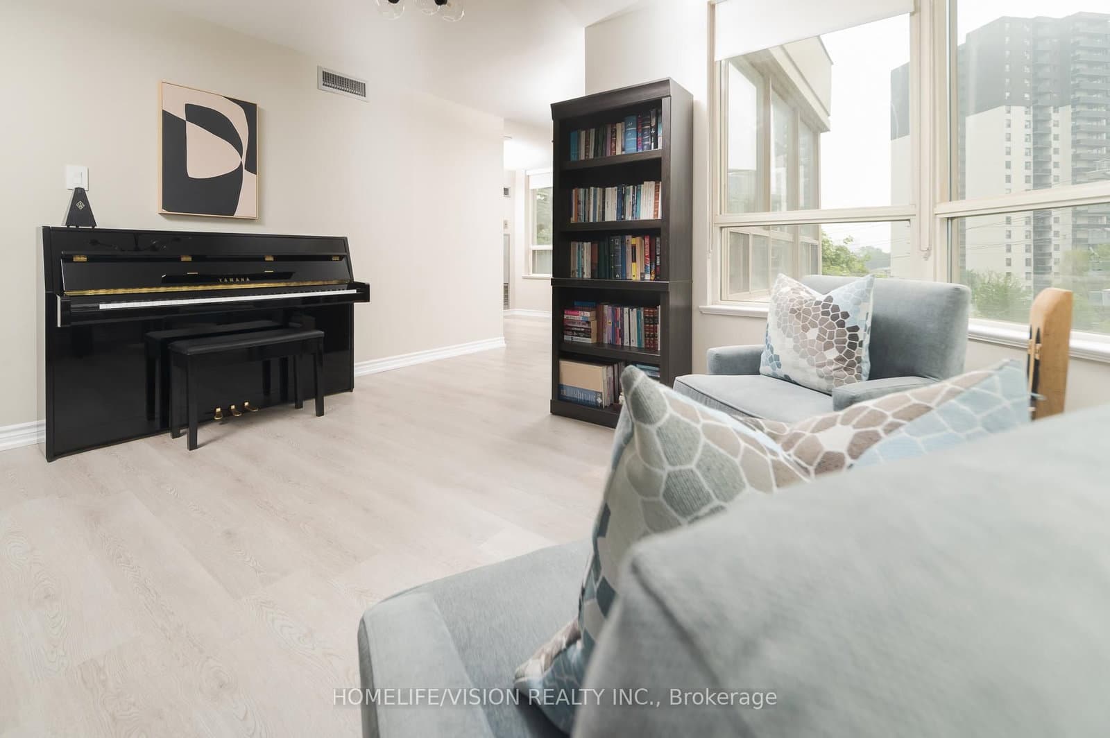 7 Townsgate Drive, Unit 413 thumbnail 5