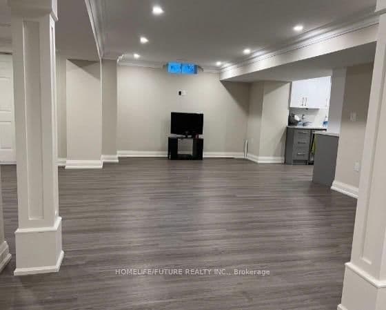 2 Berger Avenue, Unit Bsmt thumbnail 5