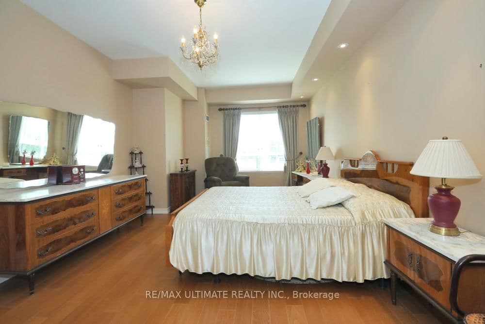 9235 Jane Street, Unit 407 thumbnail 13