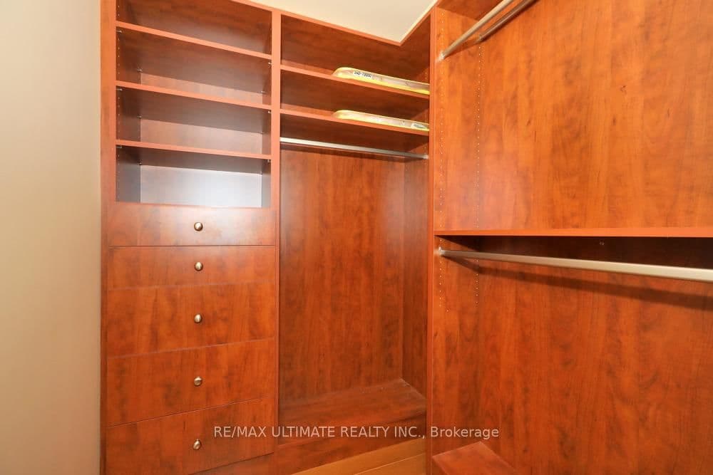 9235 Jane Street, Unit 407 thumbnail 17