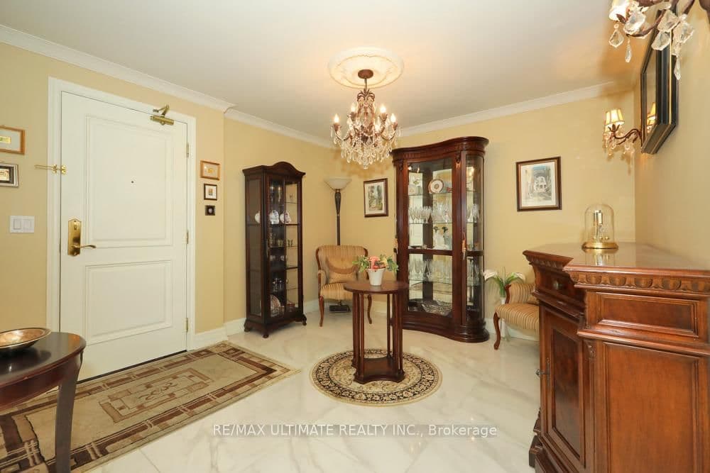 9235 Jane Street, Unit 407 thumbnail 3