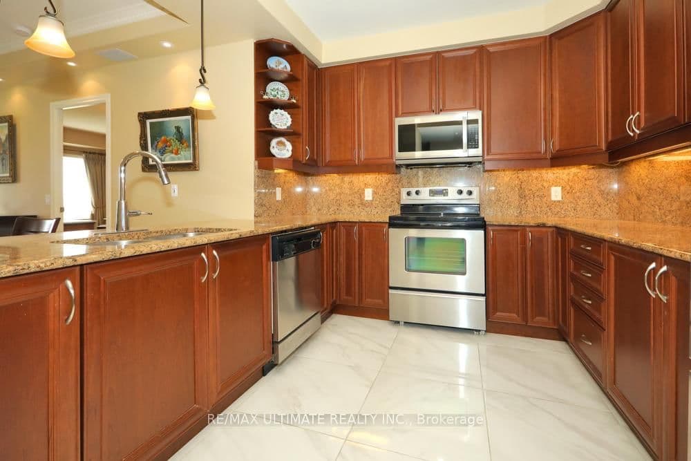 9235 Jane Street, Unit 407 thumbnail 5