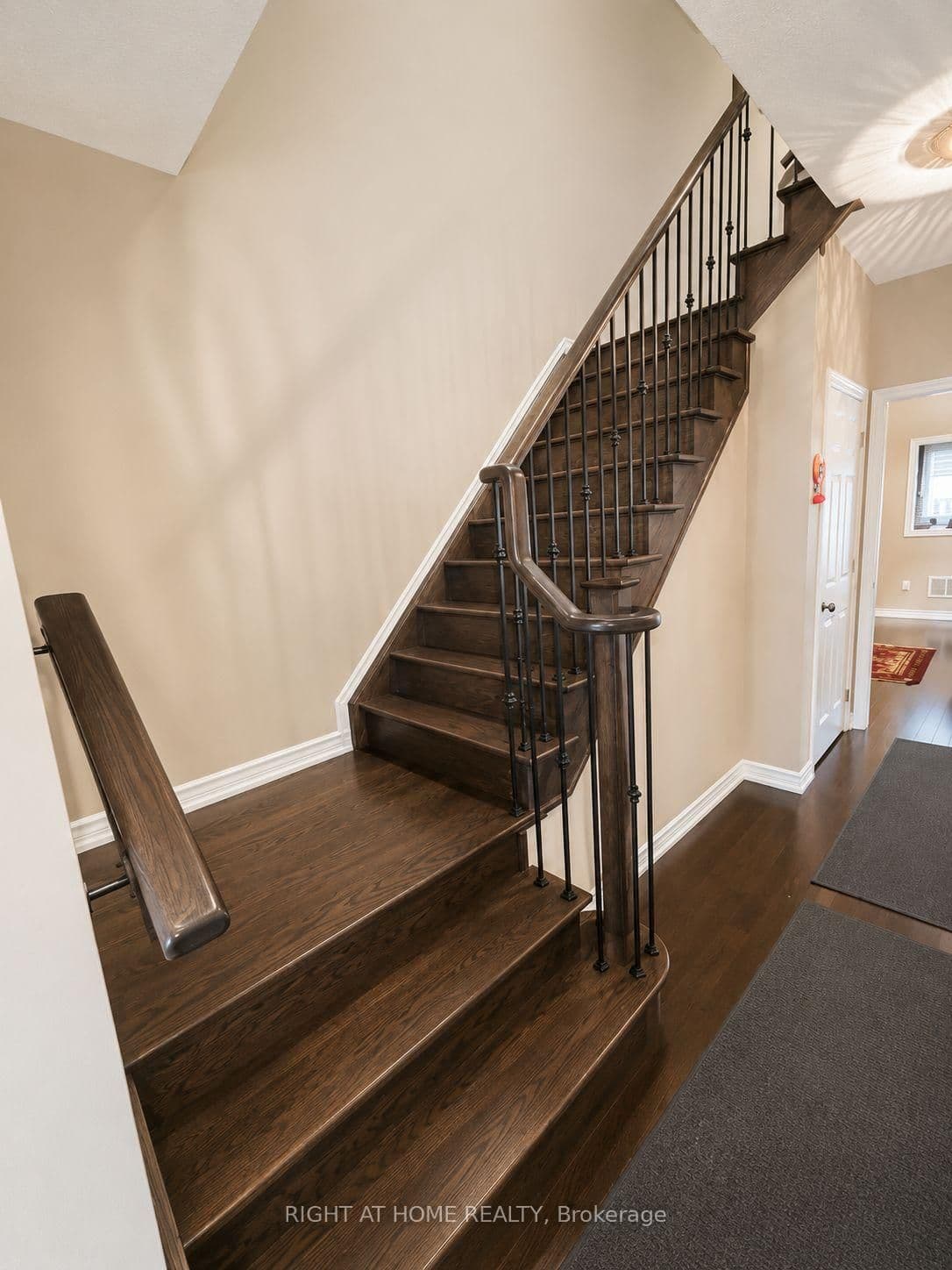 60 Zachary Place N thumbnail 4