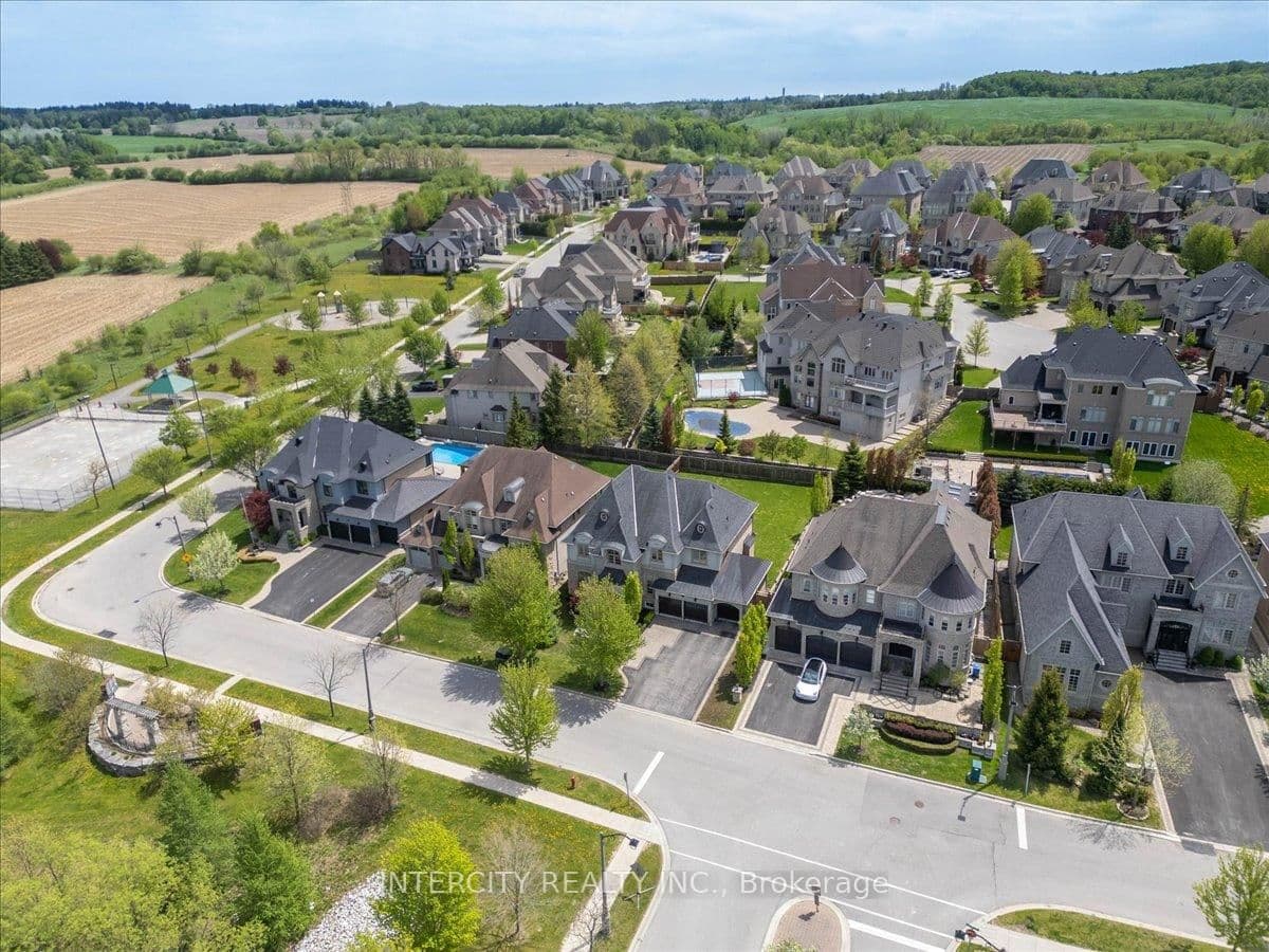 233 Carisbrooke Circle thumbnail 3