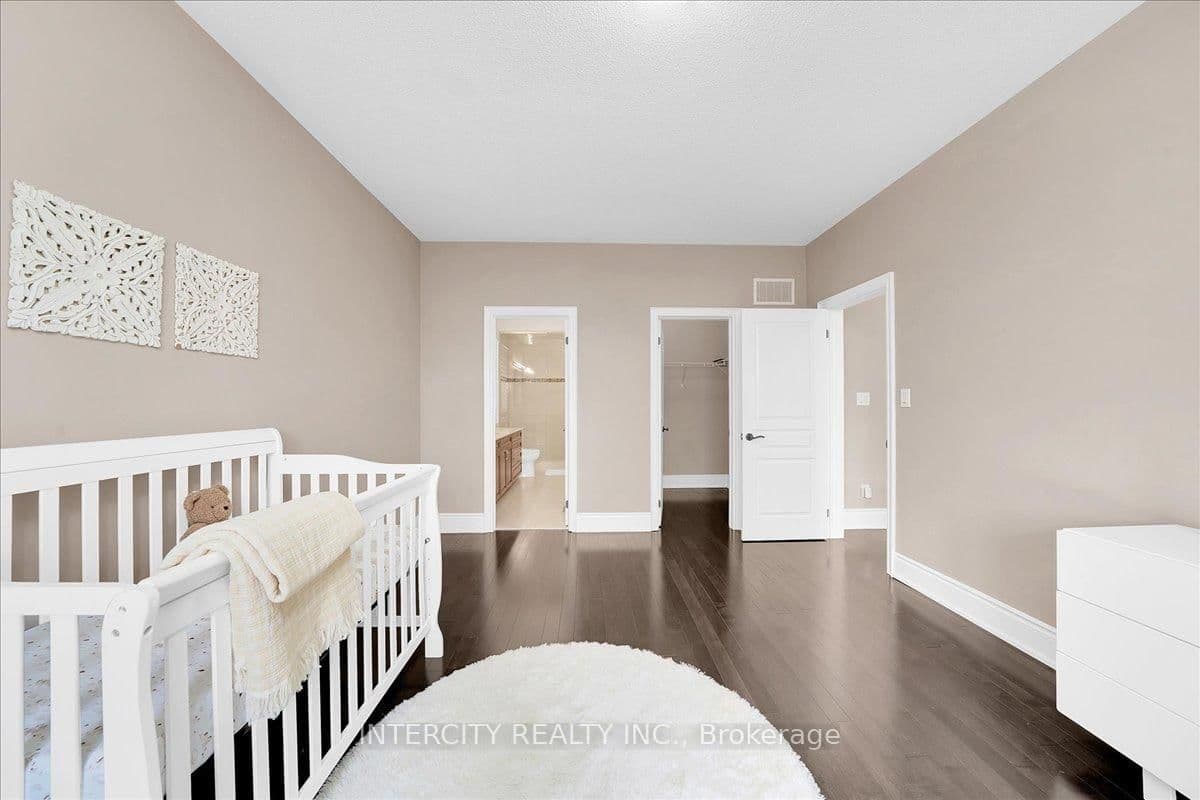 233 Carisbrooke Circle thumbnail 35
