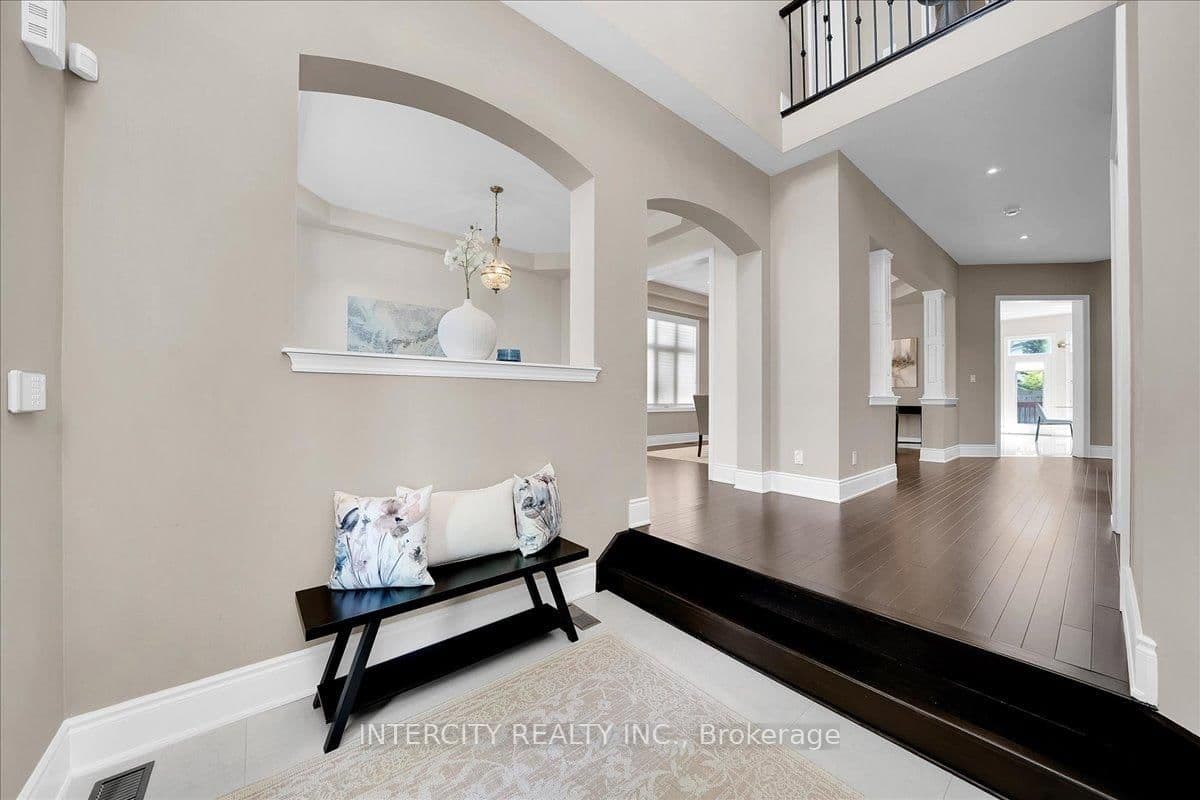 233 Carisbrooke Circle thumbnail 4