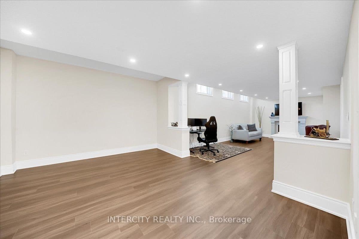 233 Carisbrooke Circle thumbnail 44