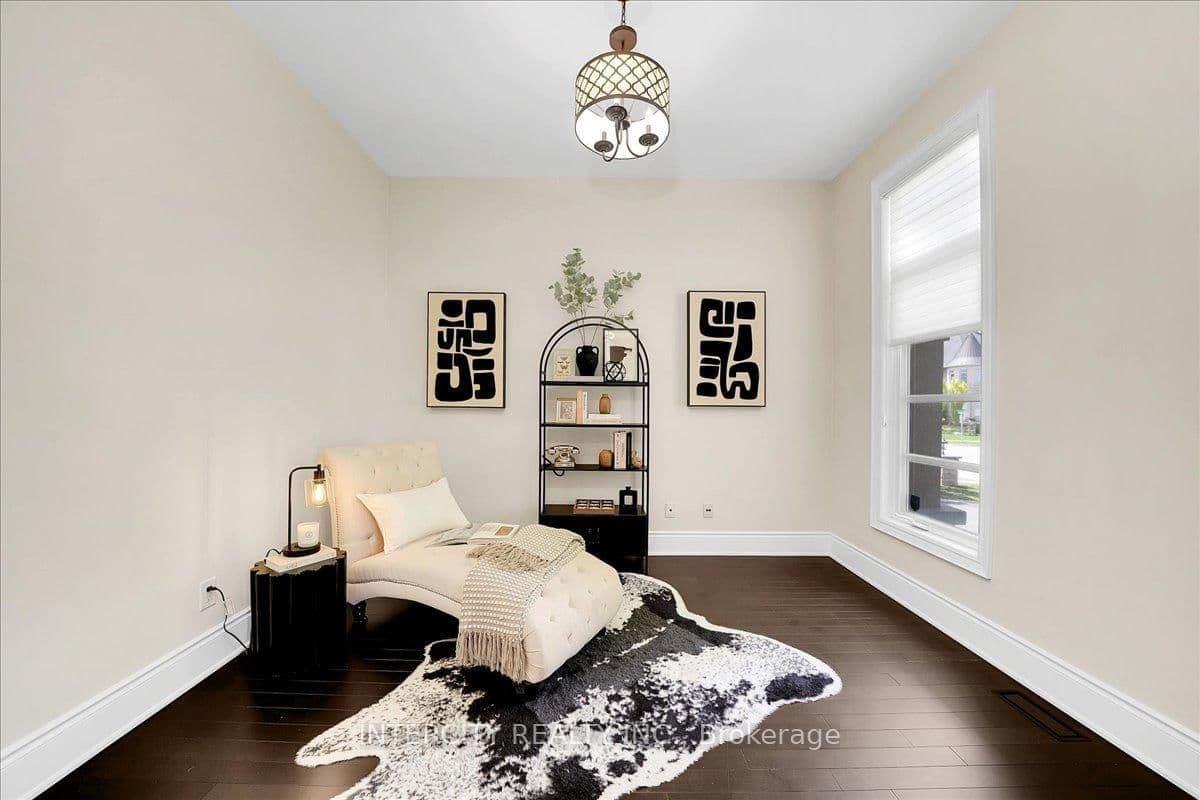 233 Carisbrooke Circle thumbnail 9