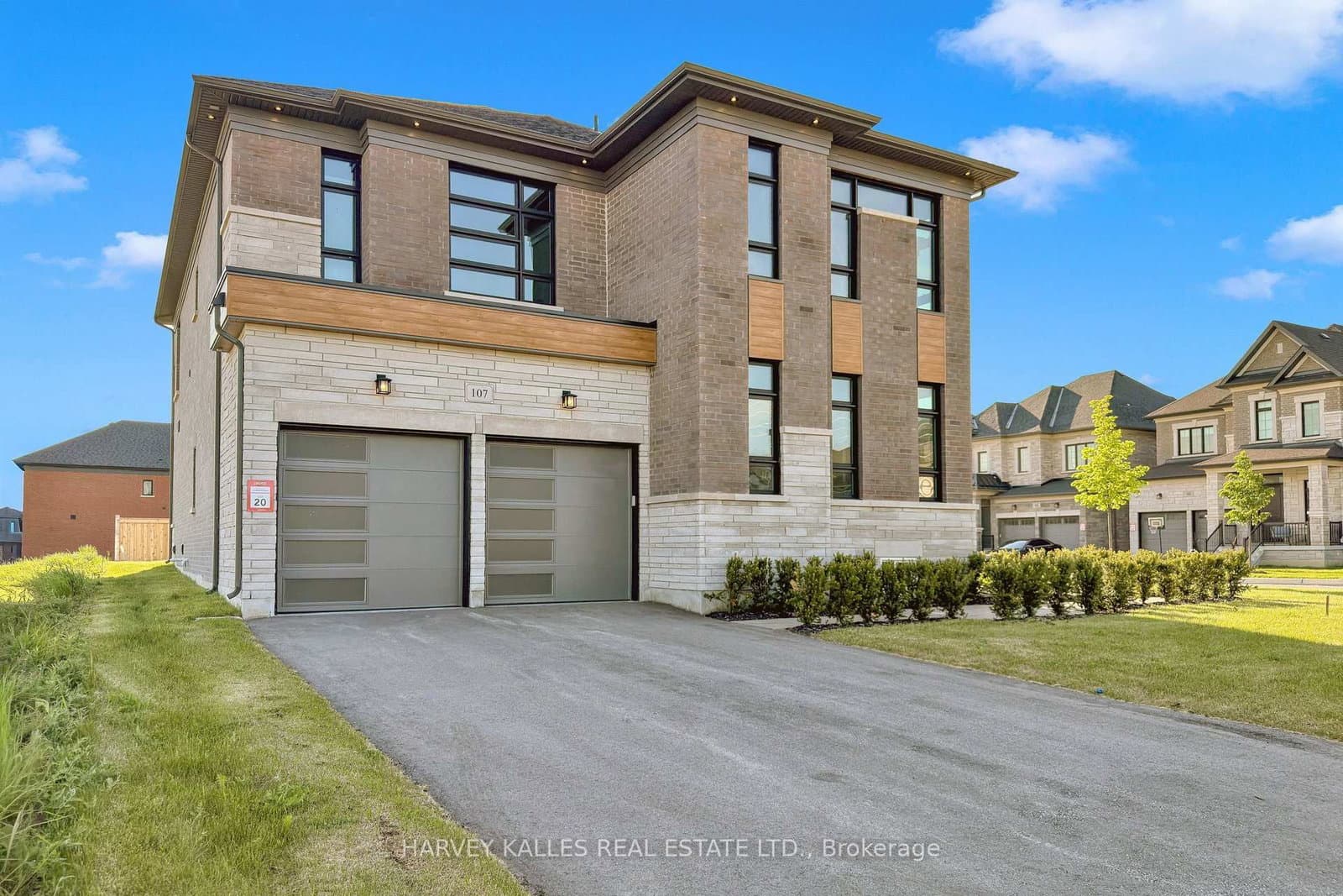 107 Winthrop Crescent thumbnail 3