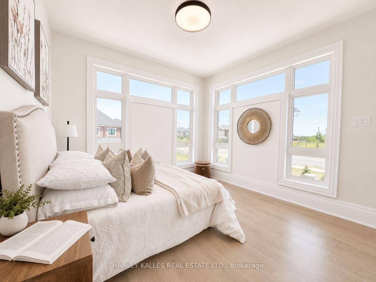 107 Winthrop Crescent thumbnail 32