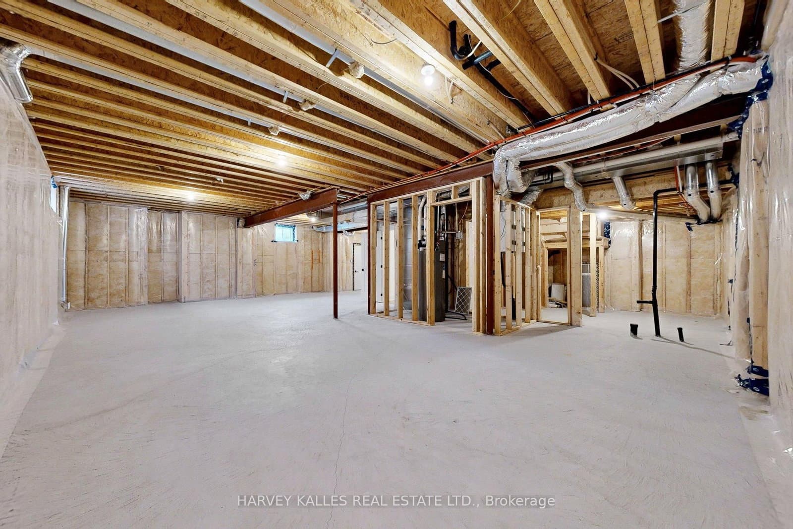 107 Winthrop Crescent thumbnail 41