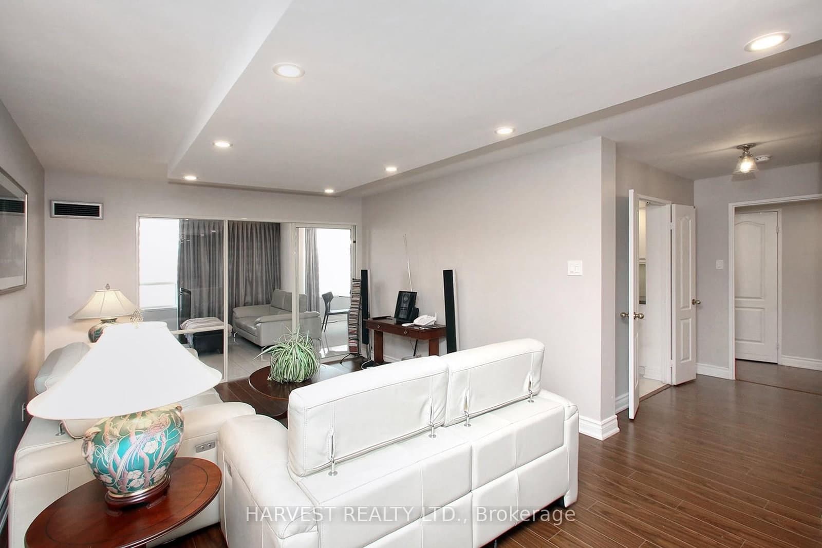 7 Townsgate Drive, Unit 1402 thumbnail 20