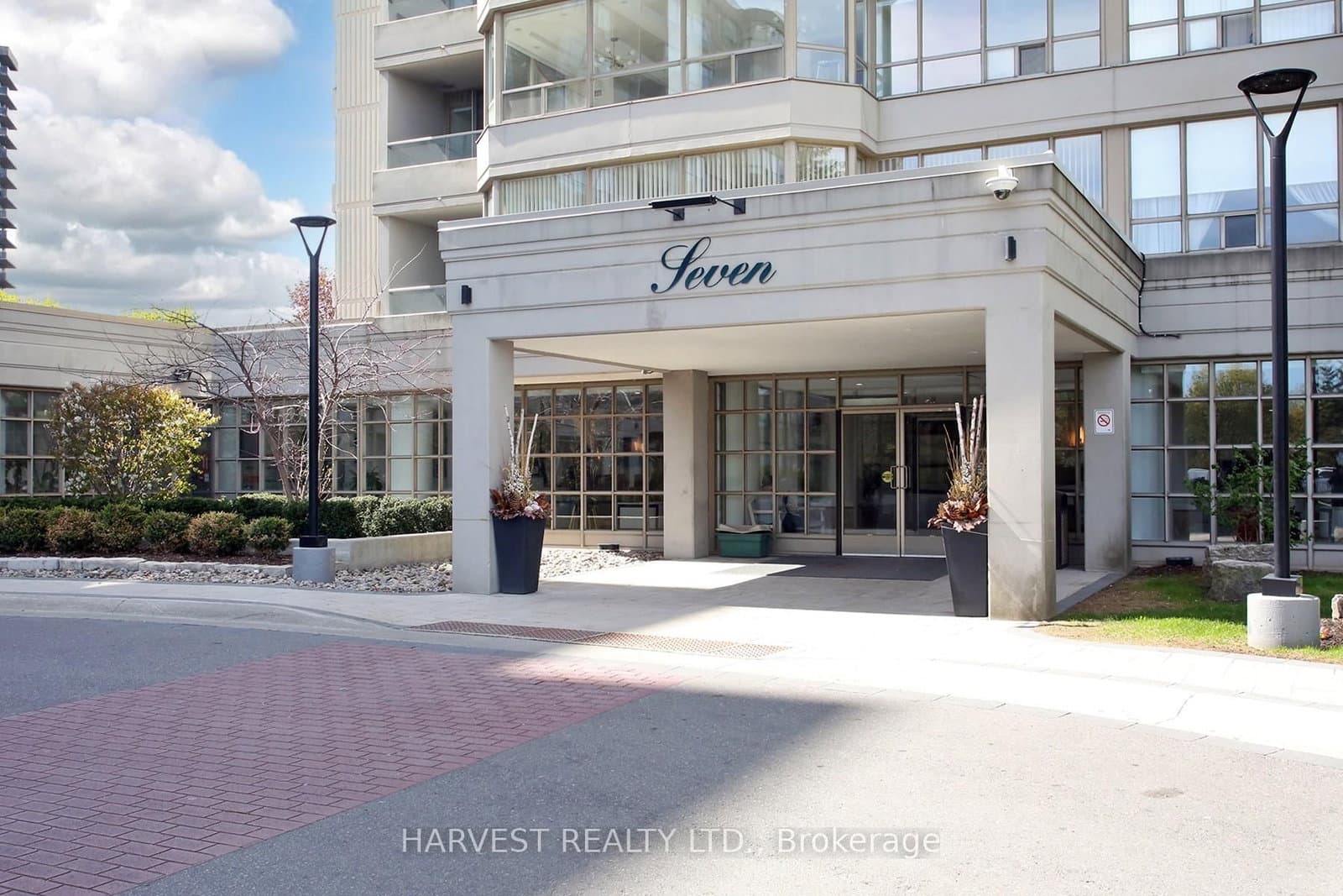 7 Townsgate Drive, Unit 1402 thumbnail 4