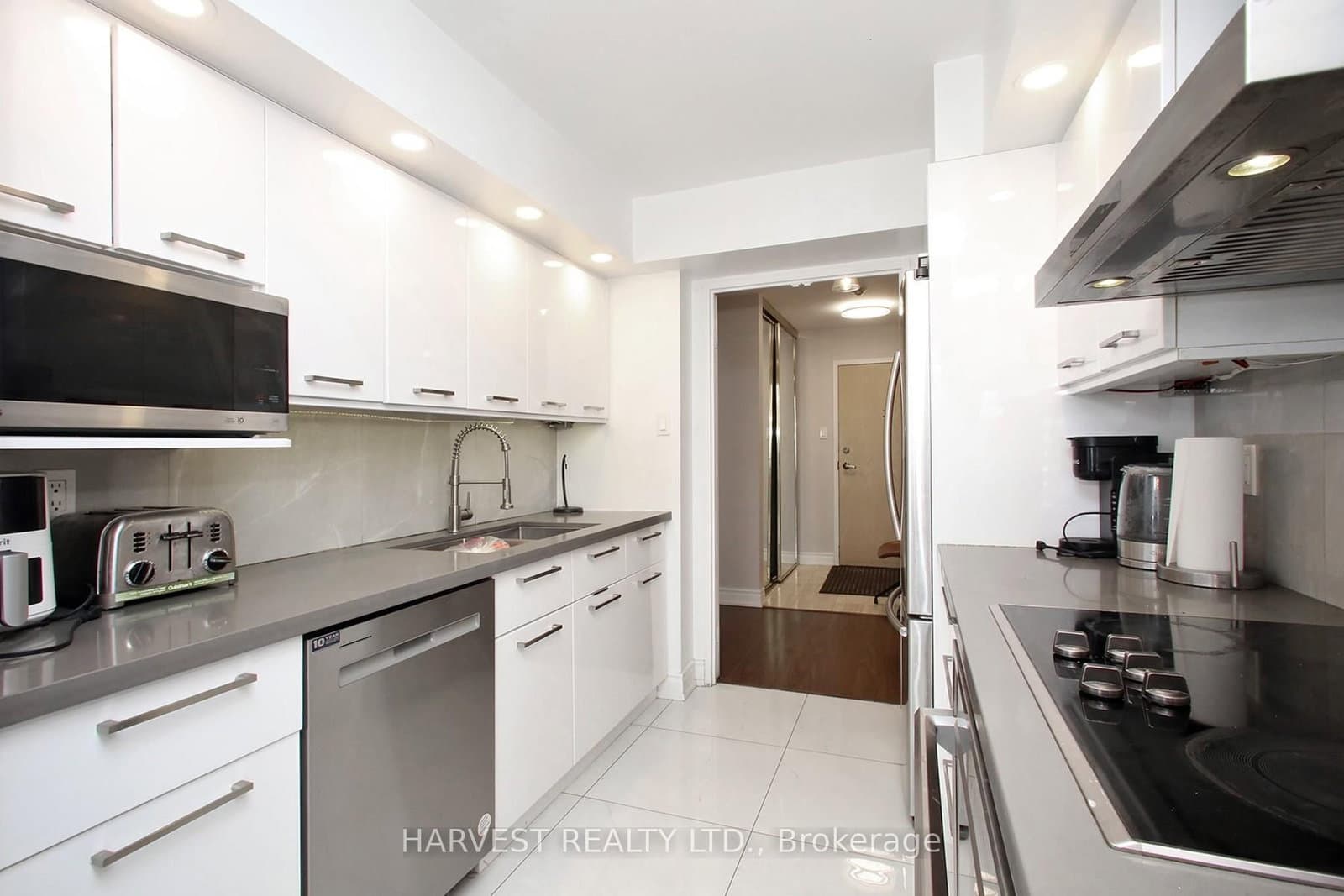 7 Townsgate Drive, Unit 1402 thumbnail 9