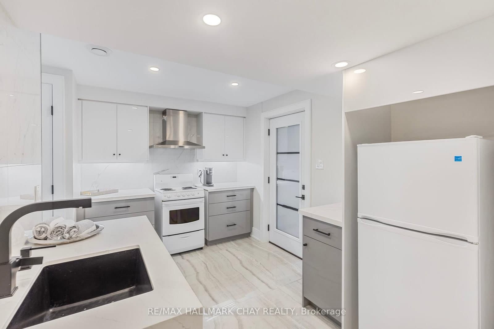 12 Tower Court, Unit Lower - Image 1