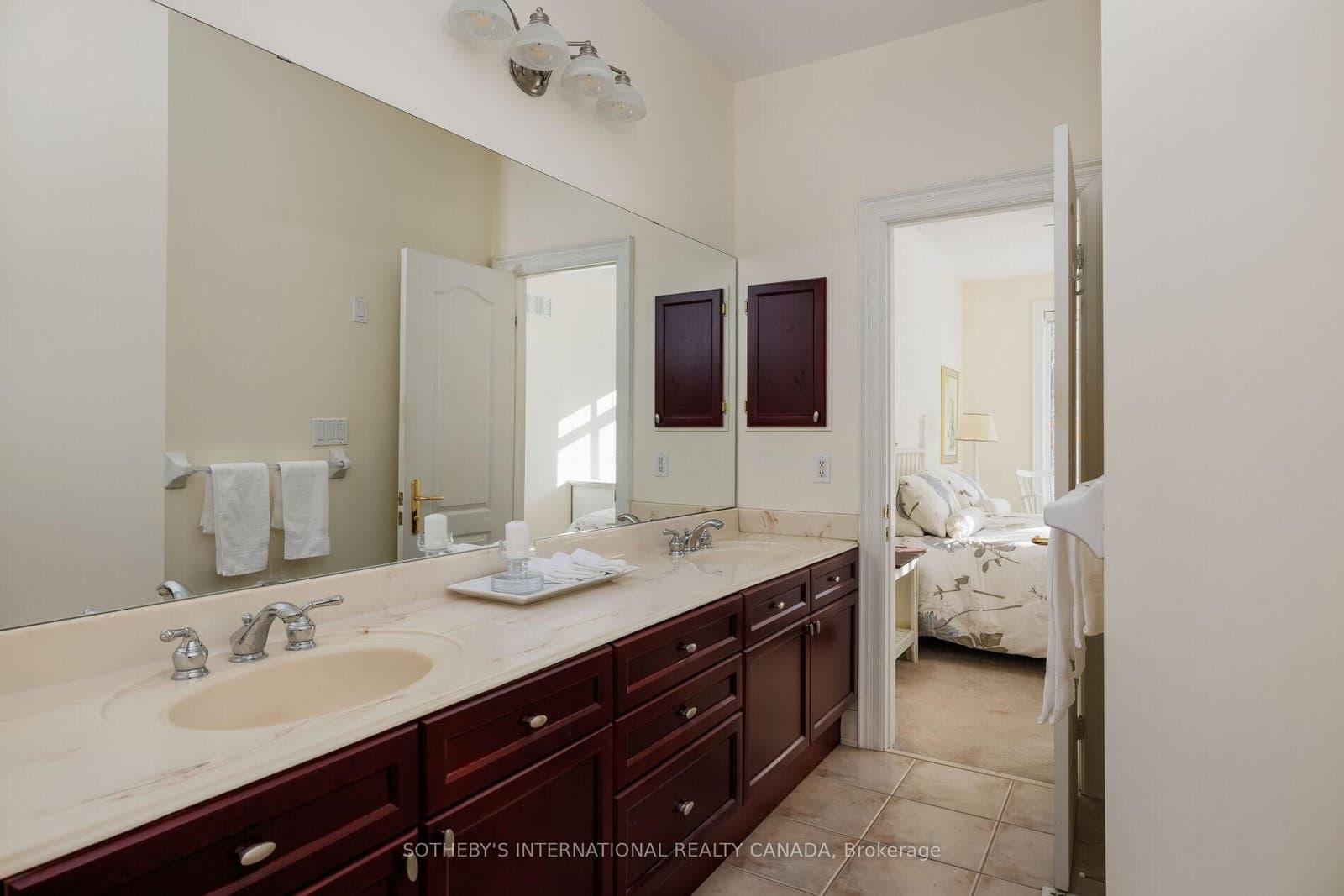 463 Crossing Bridge Place thumbnail 17