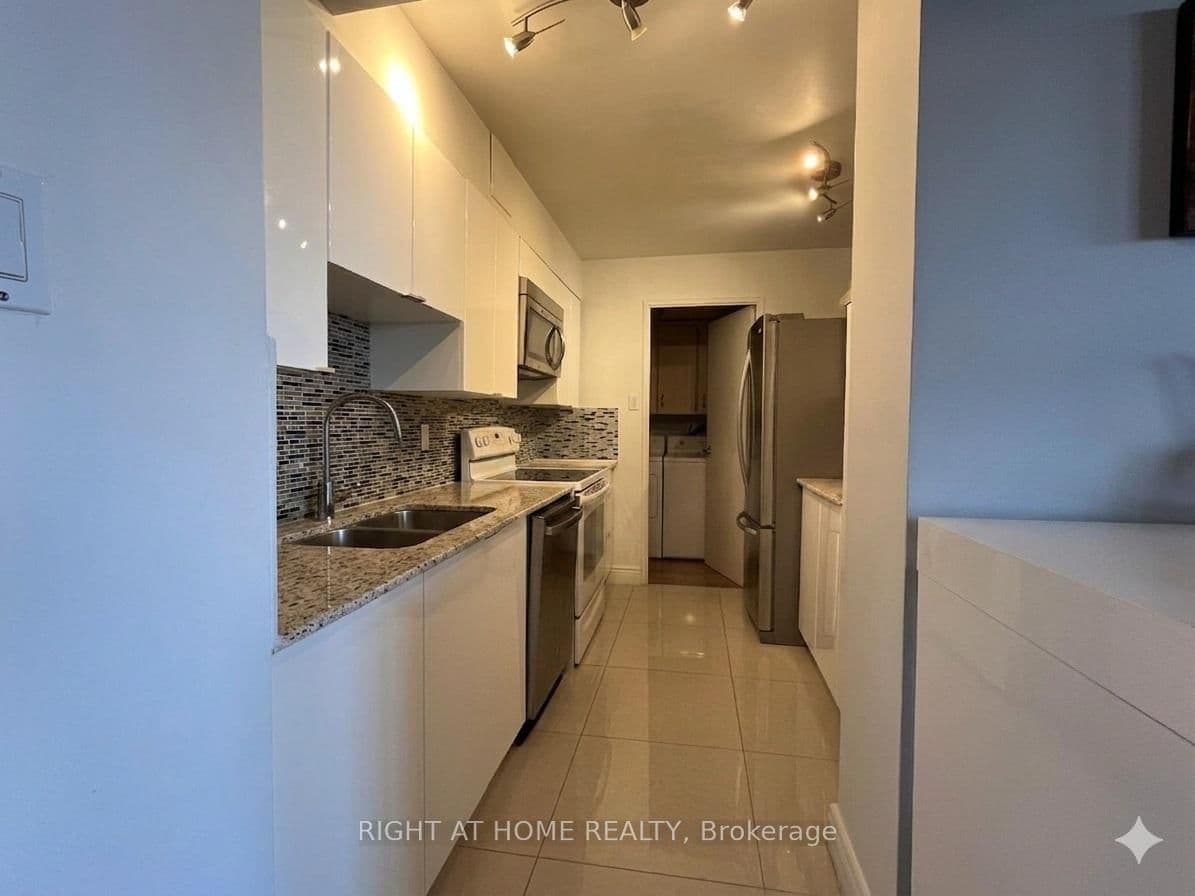 1 Royal Orchard Boulevard, Unit 803 thumbnail 13