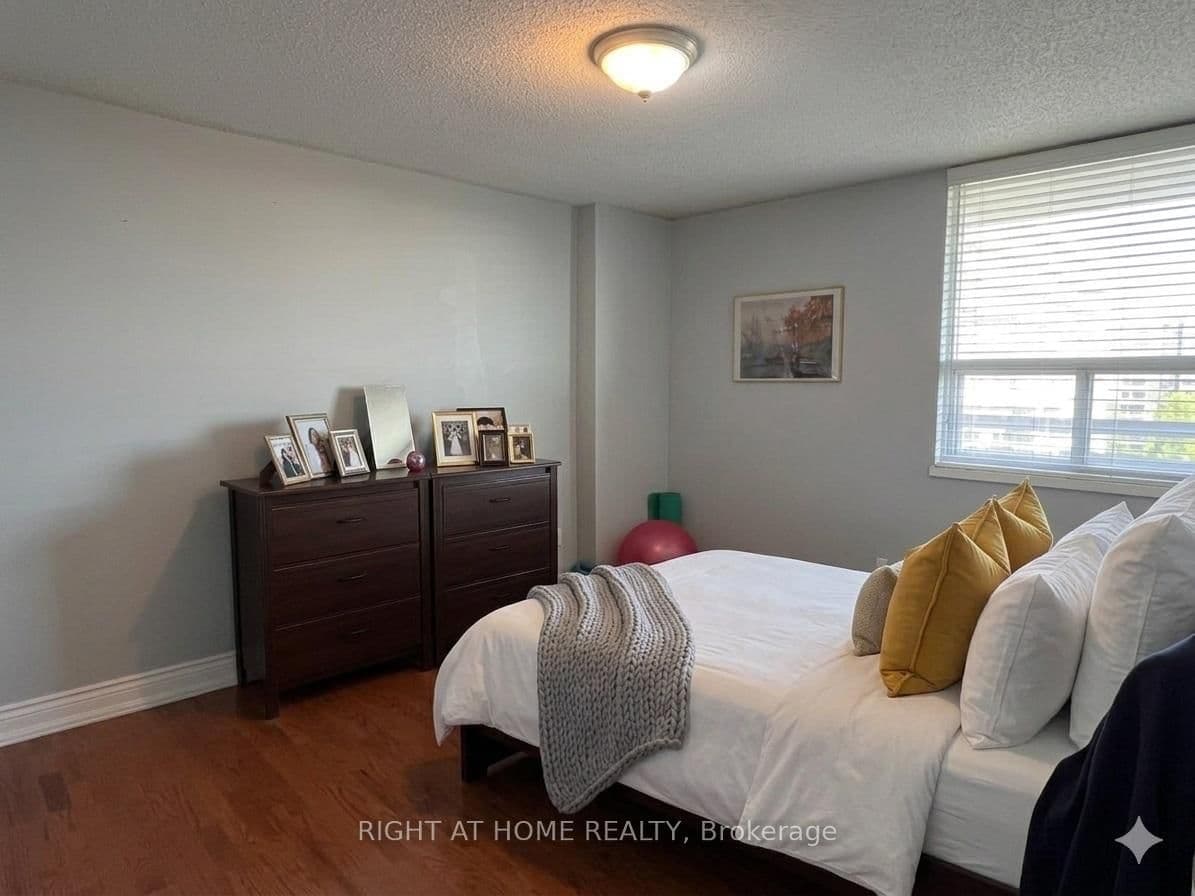 1 Royal Orchard Boulevard, Unit 803 thumbnail 15