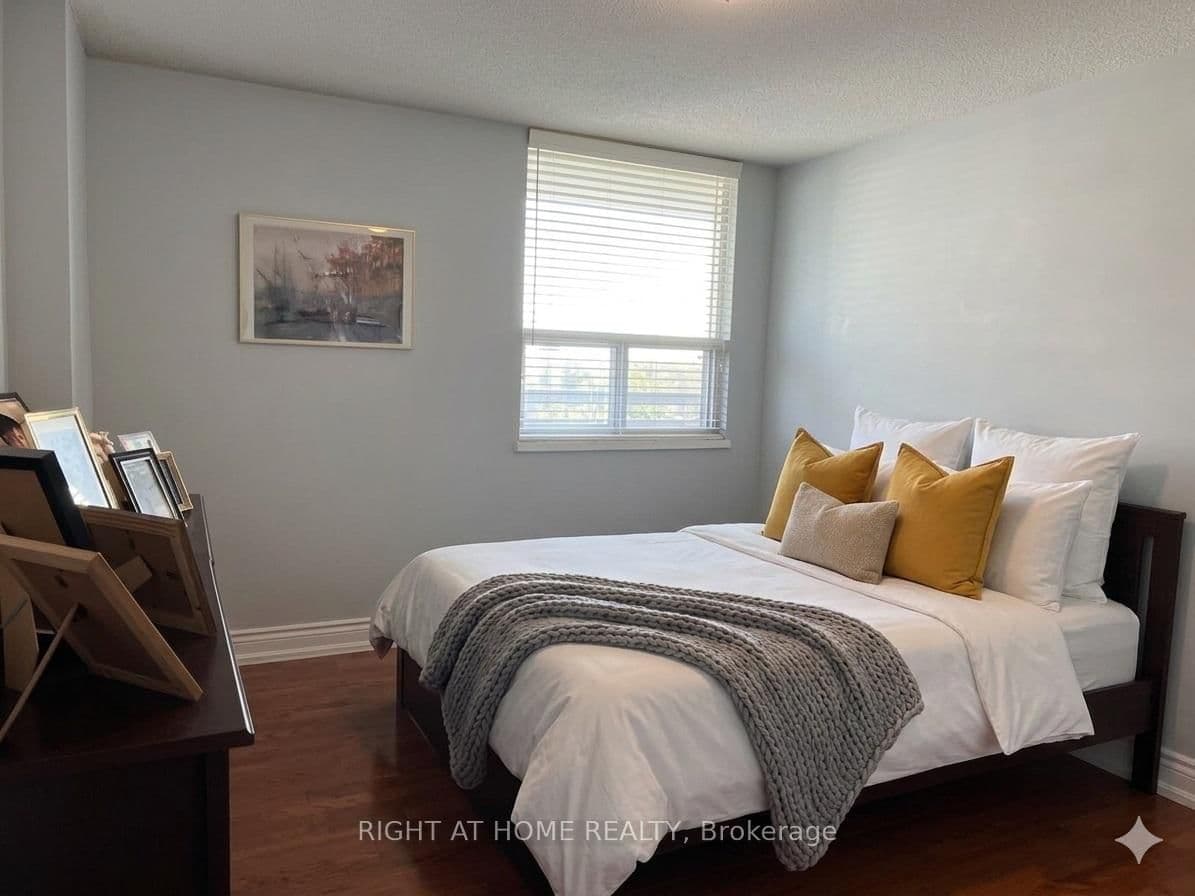 1 Royal Orchard Boulevard, Unit 803 thumbnail 16