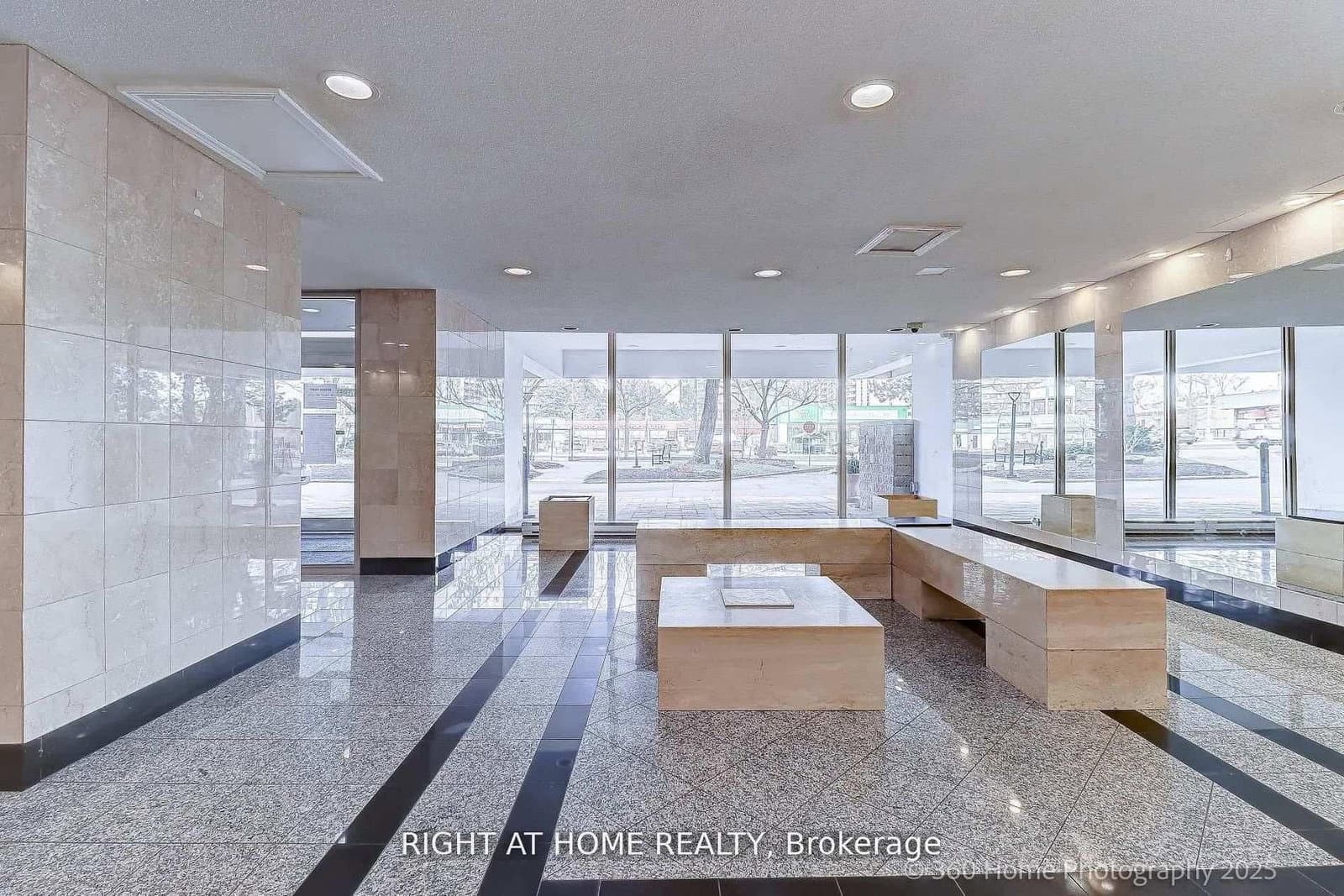 1 Royal Orchard Boulevard, Unit 803 thumbnail 25