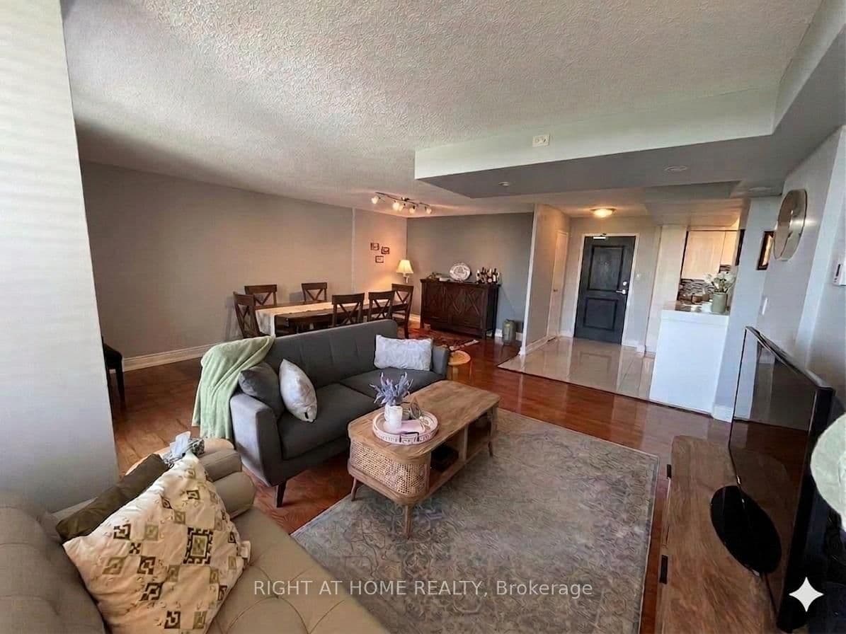 1 Royal Orchard Boulevard, Unit 803 thumbnail 4
