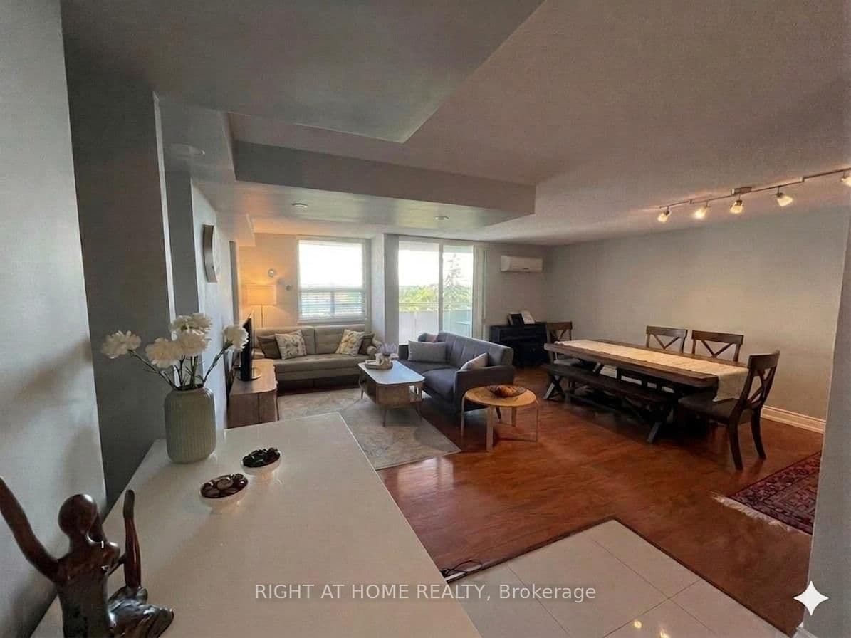 1 Royal Orchard Boulevard, Unit 803 thumbnail 6