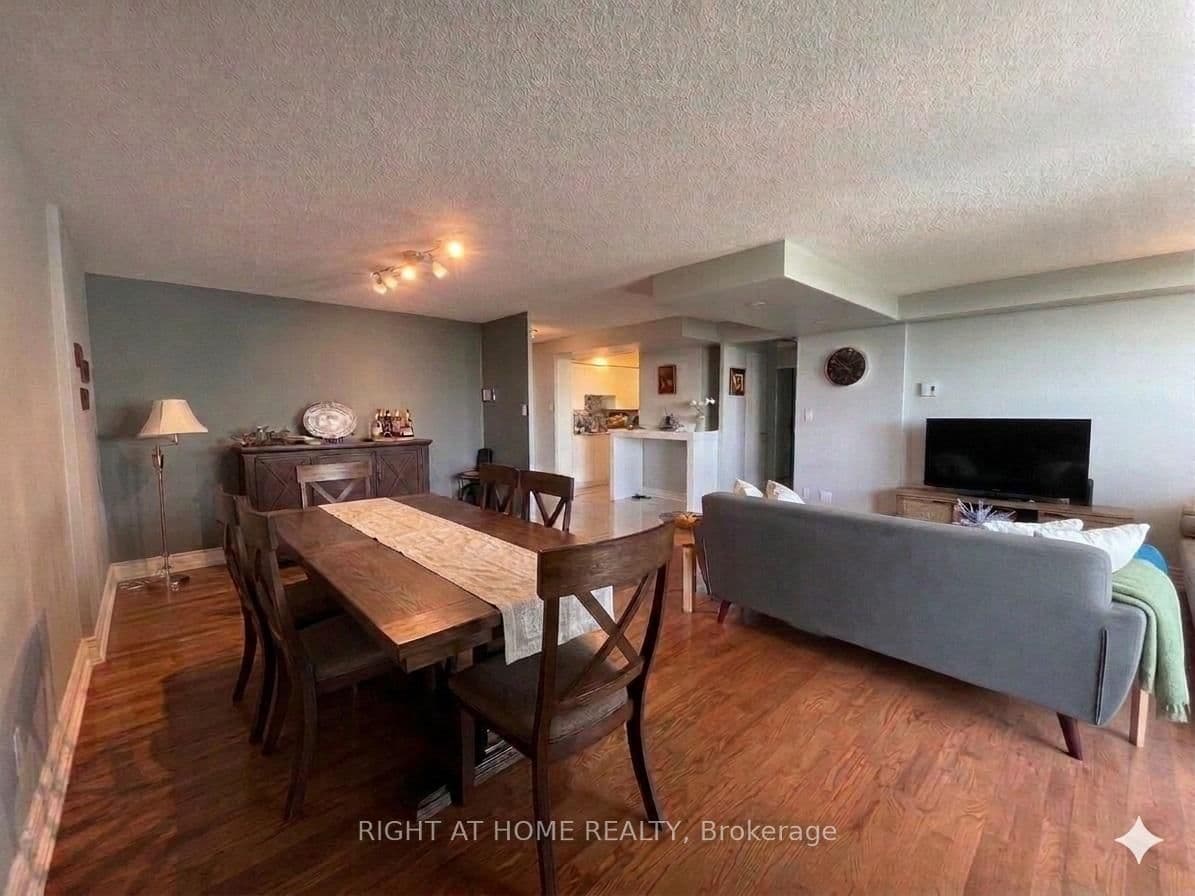 1 Royal Orchard Boulevard, Unit 803 thumbnail 8