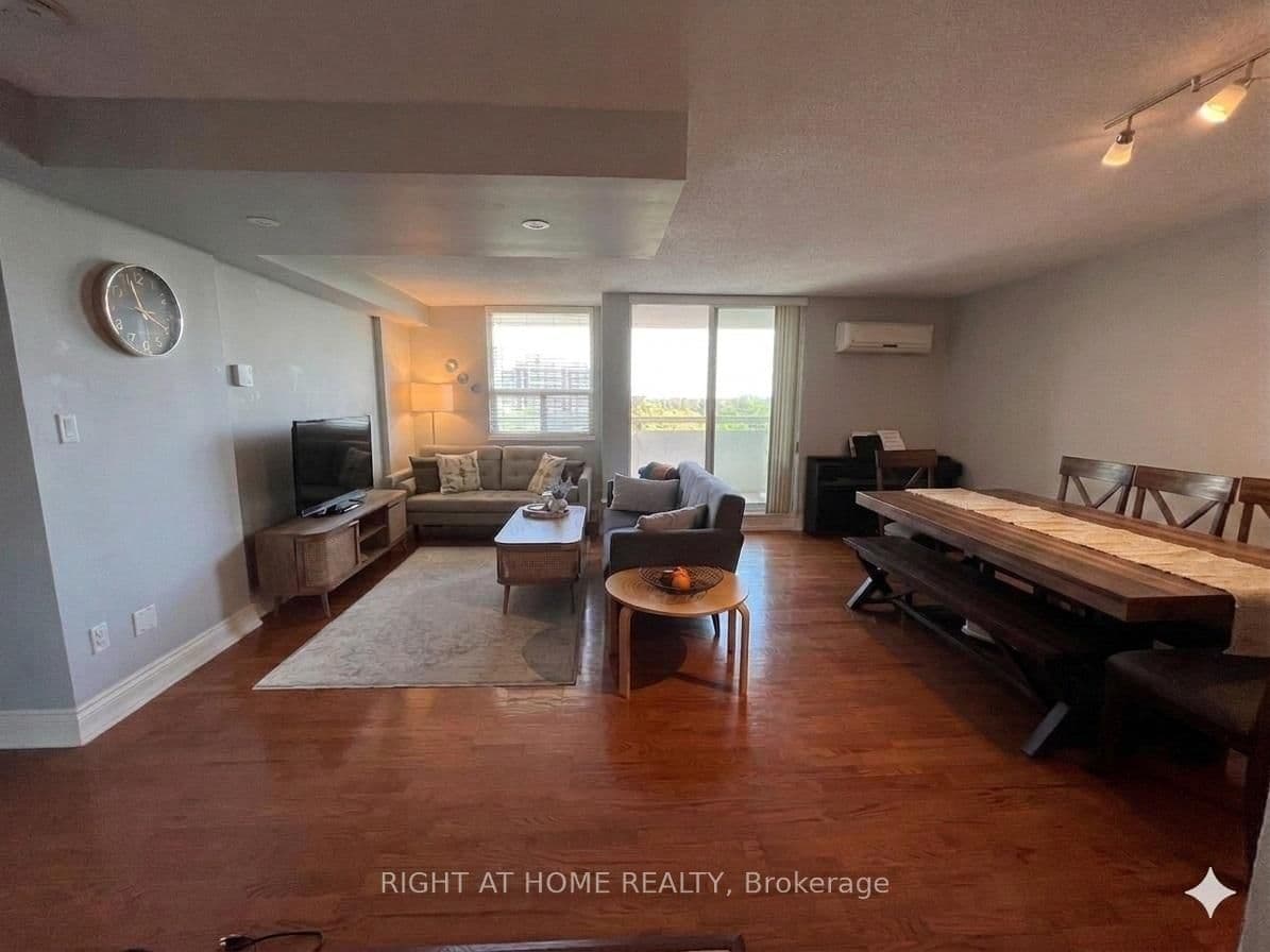 1 Royal Orchard Boulevard, Unit 803 thumbnail 9