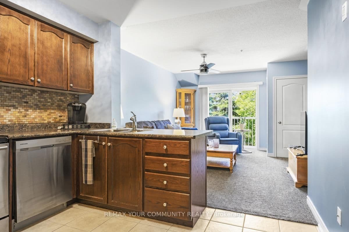 112 Simcoe Road, Unit 206 thumbnail 9