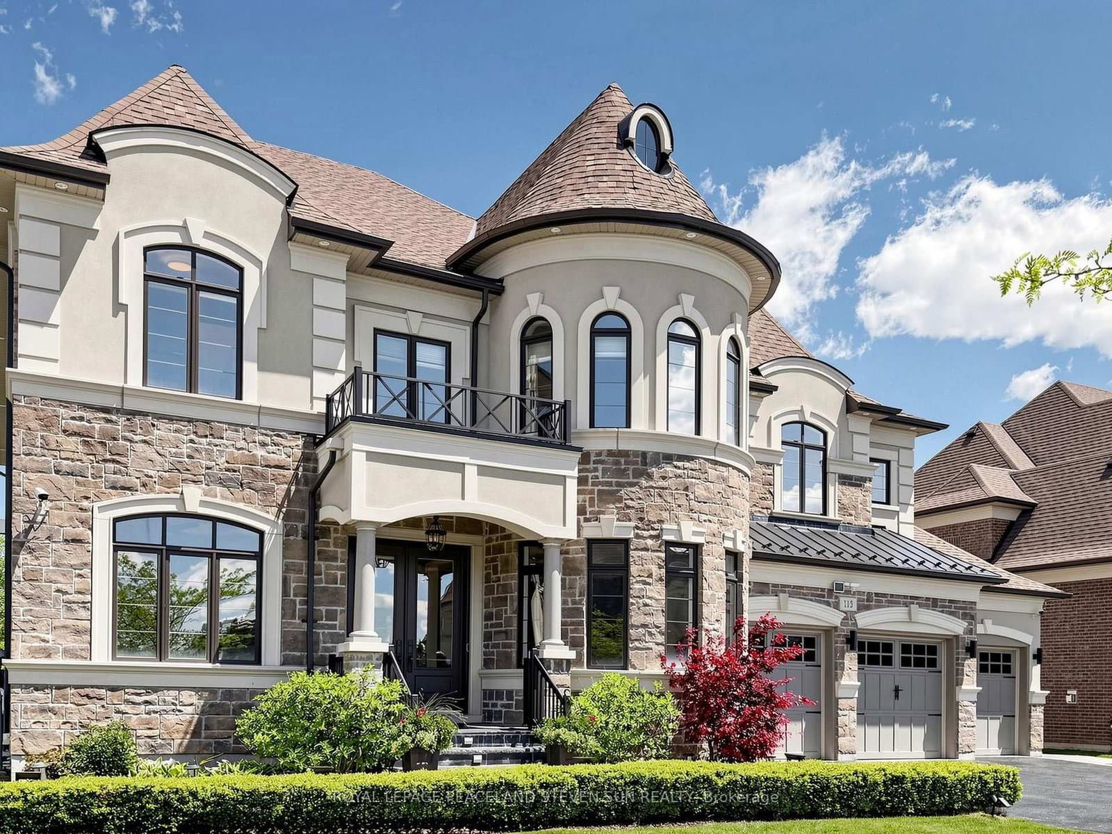 115 Carmichael Crescent thumbnail 2