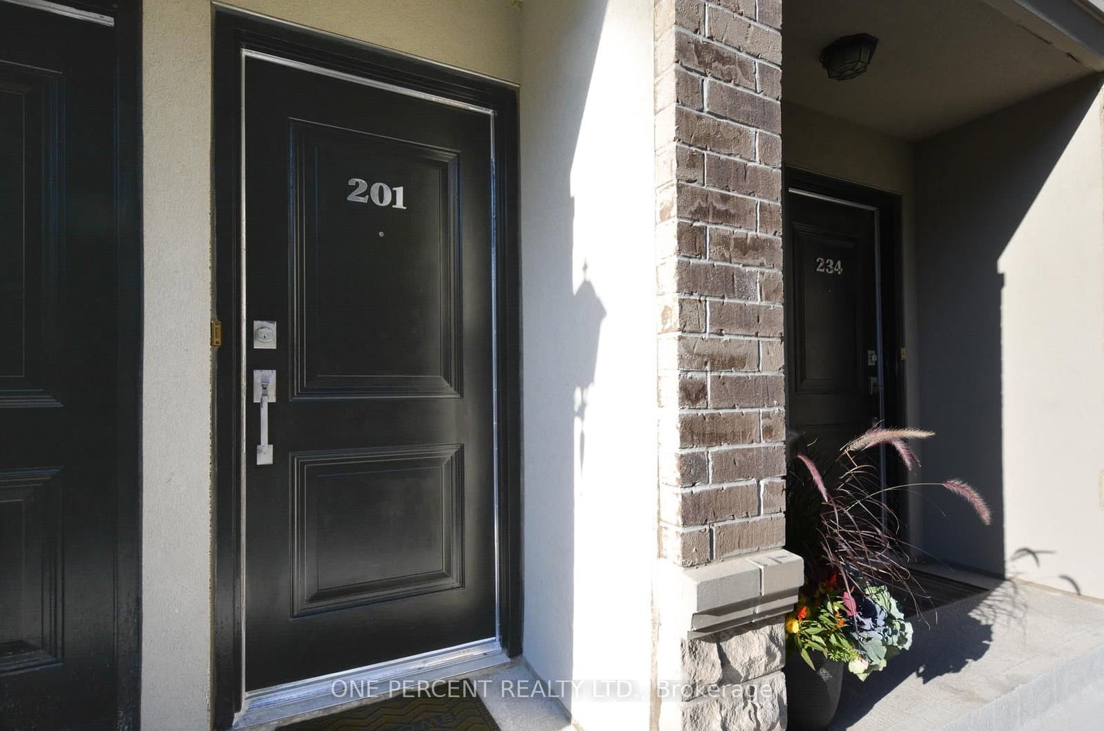 320 John Street, Unit 201 thumbnail 4