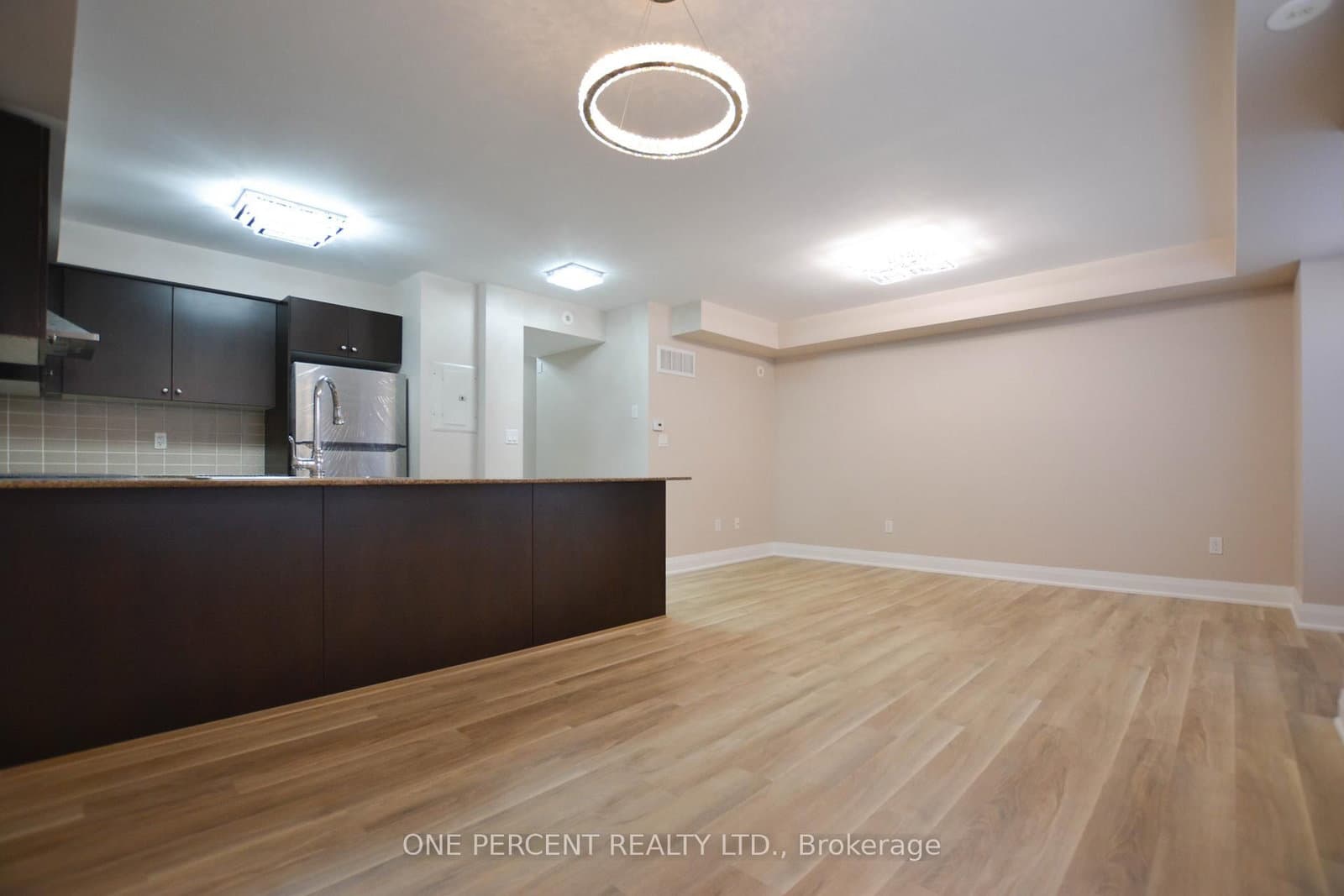 320 John Street, Unit 201 thumbnail 8