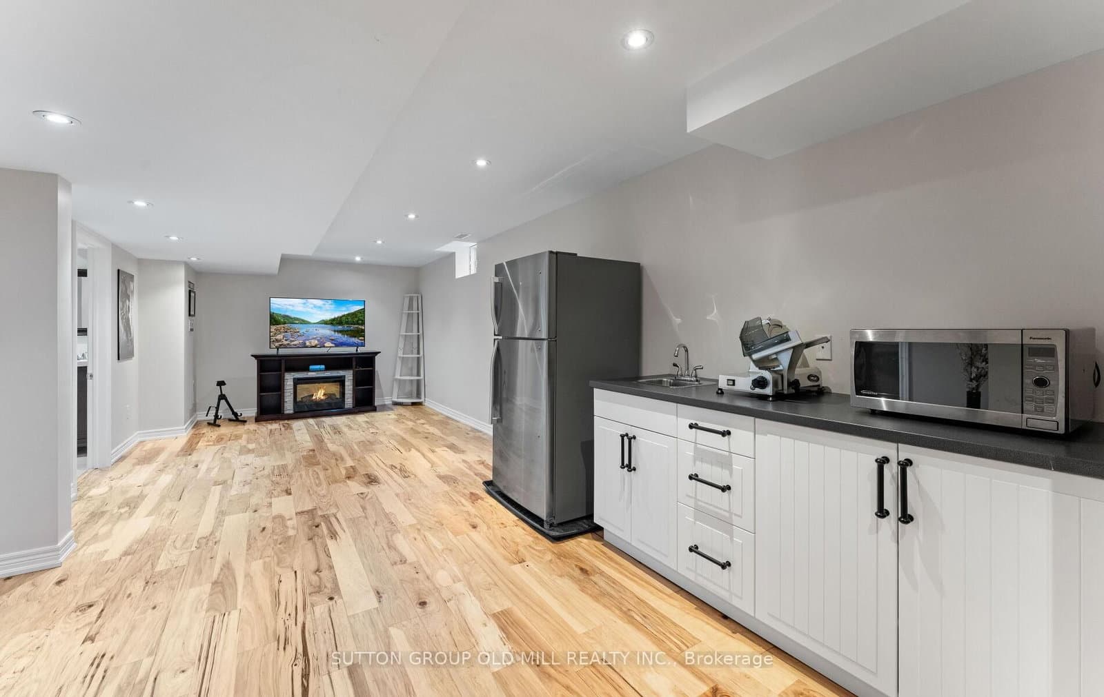 201 Vellore Park Avenue thumbnail 35