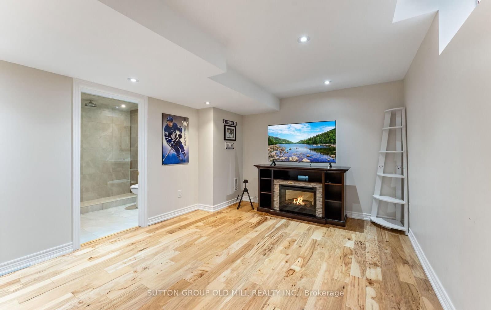 201 Vellore Park Avenue thumbnail 39